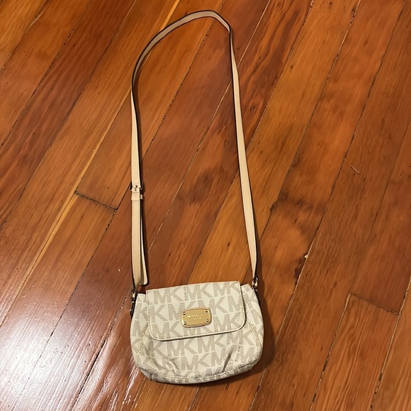 Michael Kors Monogrammed Crossbody - LIKE NEW - Picture 2 of 5